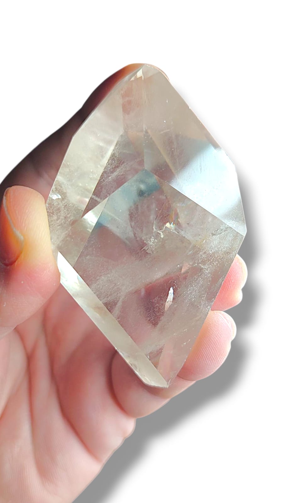 cuarzo citrino facetado arcoíris utilizado en terapias energéticas y reiki