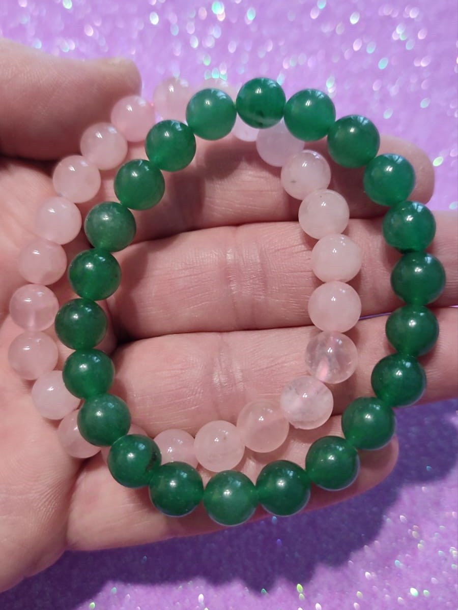 pulseras de cuarzo rosa y cuarzo verde con propiedades emocionales y energéticas