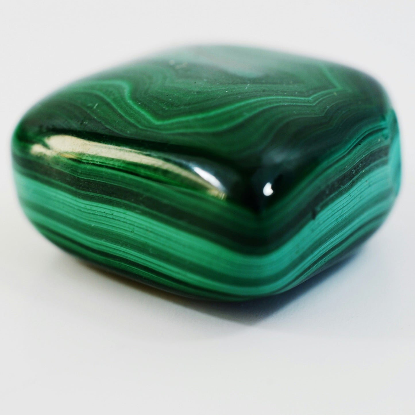 Mineral de malaquita auténtica en tienda online – piedra semipreciosa para meditación y sanación