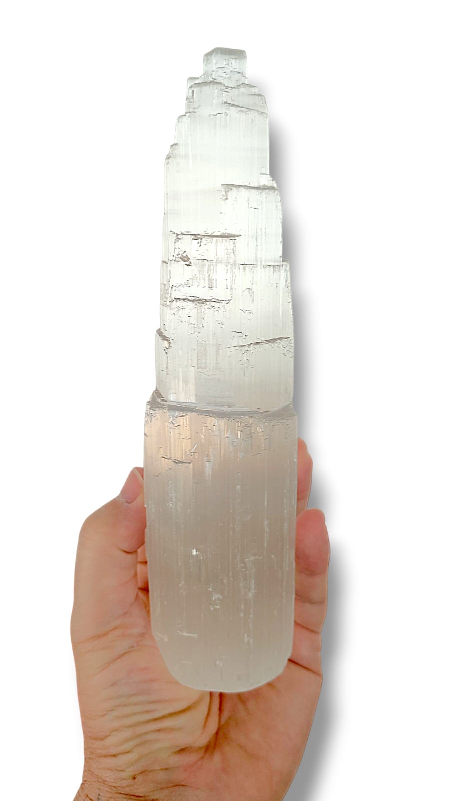 piedra selenita tallada en forma de torre para reiki y feng shui