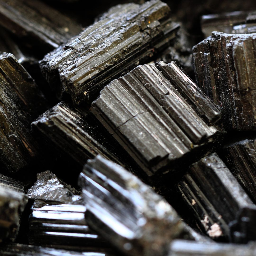 Turmalina negra beneficios – absorción de energías negativas en el hogar