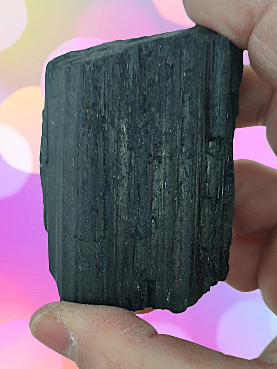 Turmalina negra radial en bruto