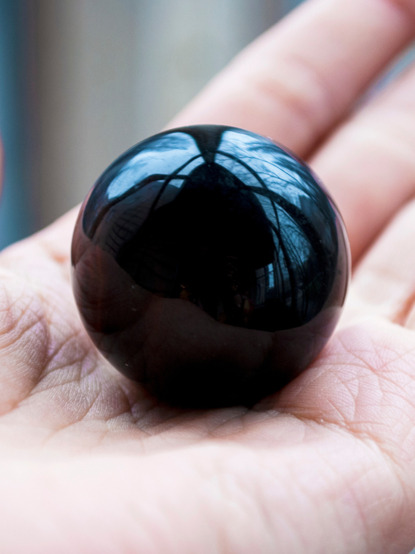 Esfera de obsdiana negra. La pulsera de obsidiana  negra de 8mm purifica la energía