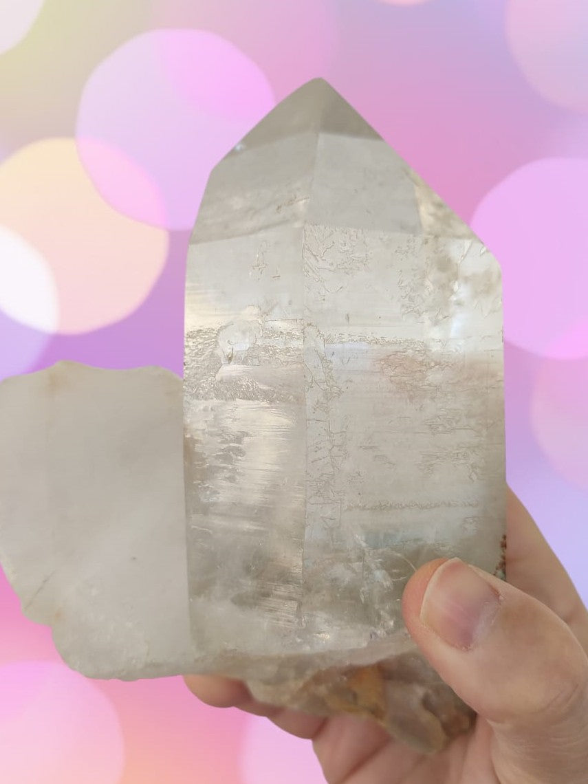 Cuarzo lemuriano grande de 2 kg para meditación - Detalle de un cuarzo lemuriano, perfecto para prácticas de meditación y conexión espiritual profunda.