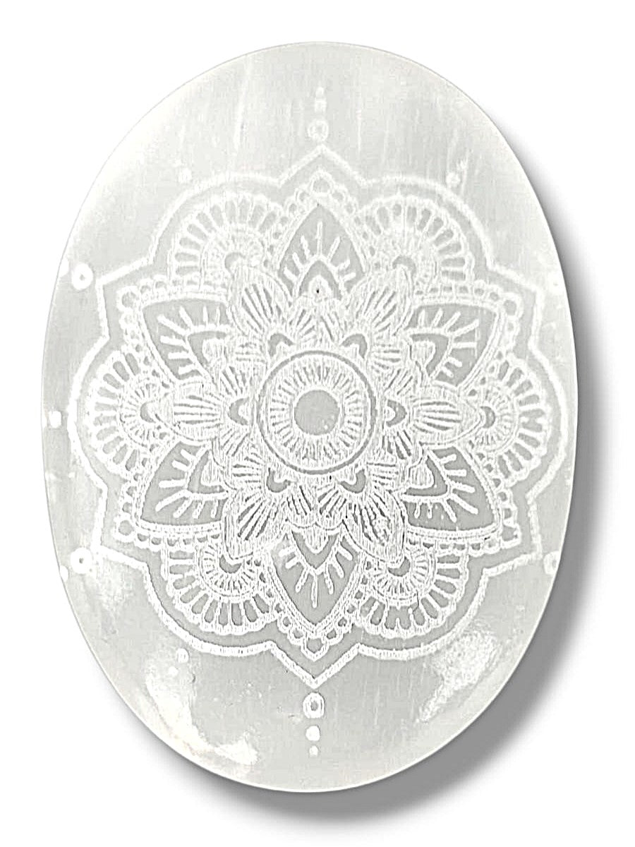 Jabón de Selenita con Mandala tallado en piedra blanca natural.