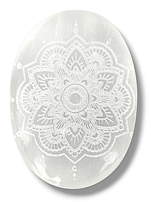 Jabón de Selenita con Mandala tallado en piedra blanca natural.