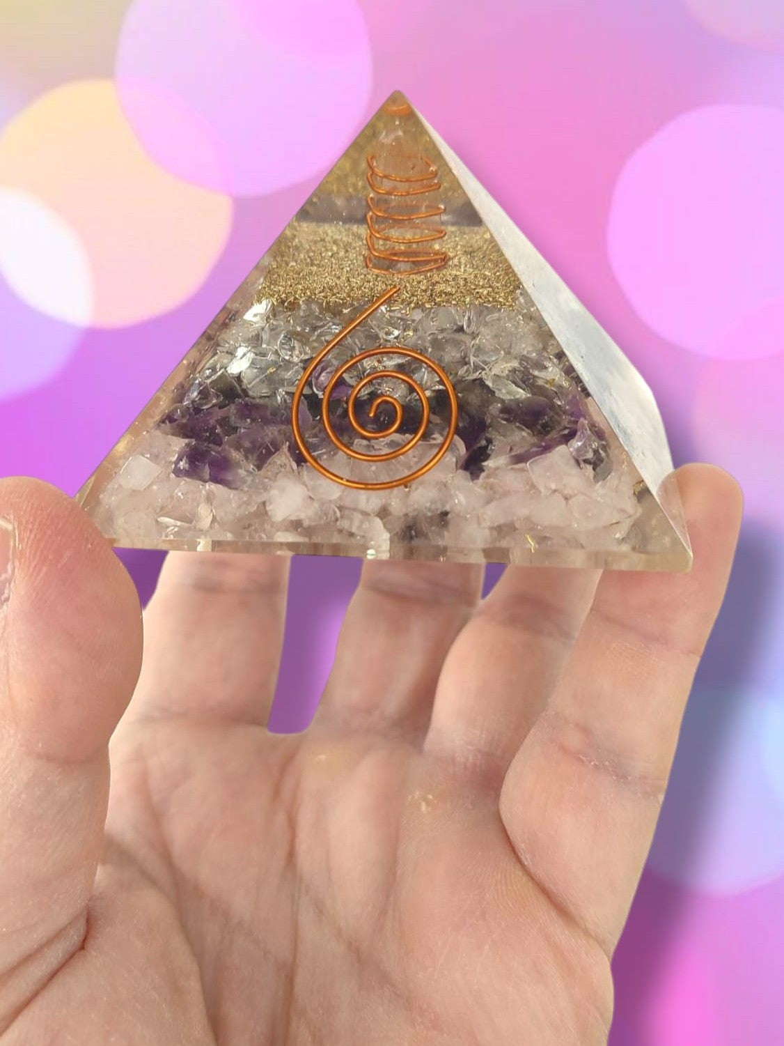 Piramide orgonita de cuarzo cristal, cuarzo rosa y amatista