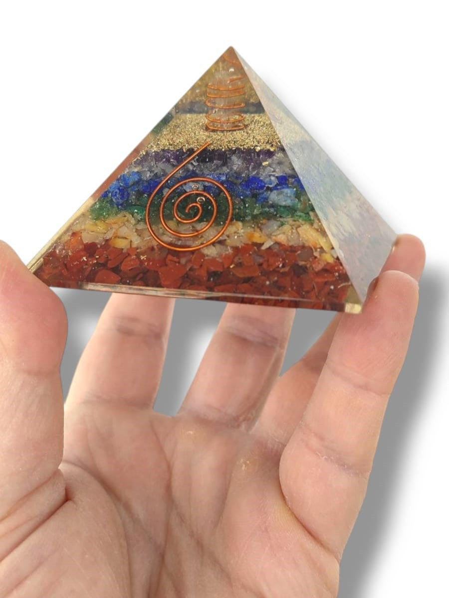 Pirámide de orgonita 7 chakras con piedras naturales para equilibrio energético