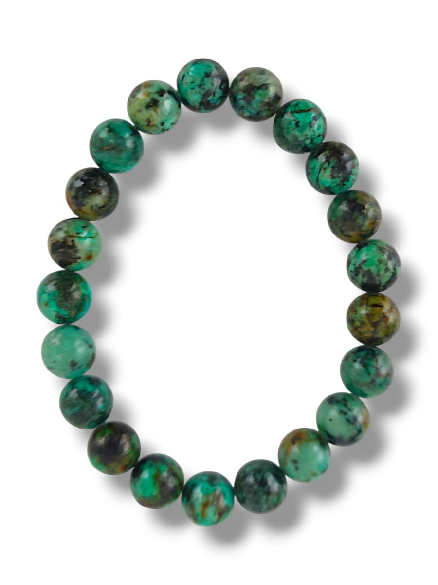 Pulsera de turquesa verde 8mm sobre fondo blanco – minerales naturales para proteccion y equilibrio