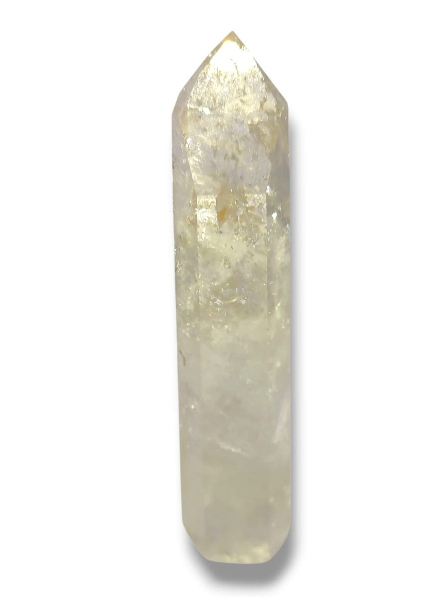 Detalle de la Punta de Cuarzo Arcoíris – ideal para terapias holísticas y Reiki.