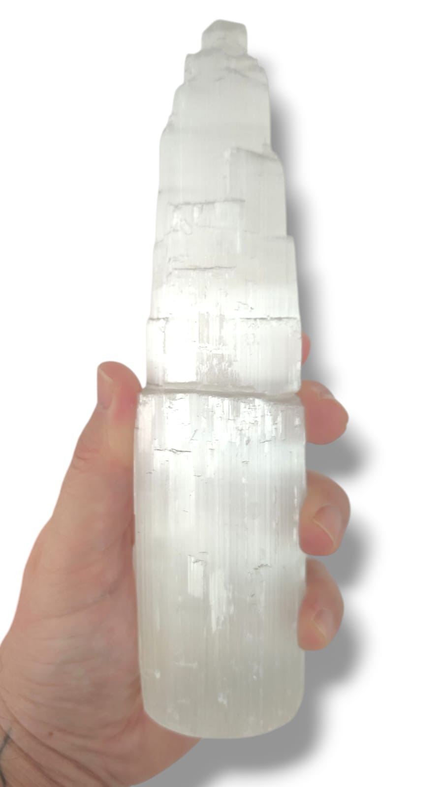 selenita en forma de torre utilizada para armonizar espacios y elevar la energía