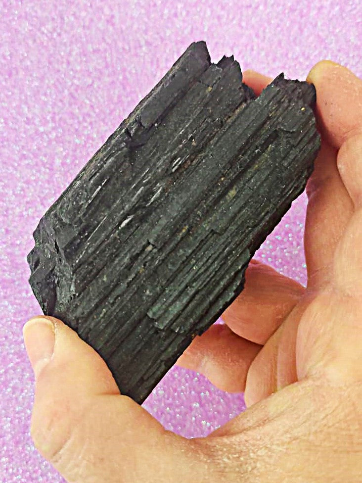 Piedra de turmalina negra radial ideal para armonización de espacios